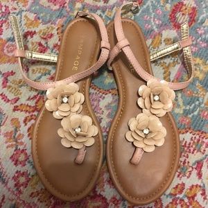 <<<SOLD>>> Cute great condition flat sz 6